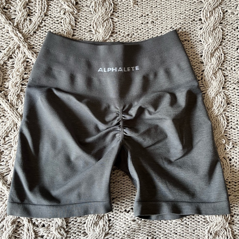 Alphalete Amplify Shorts titanium